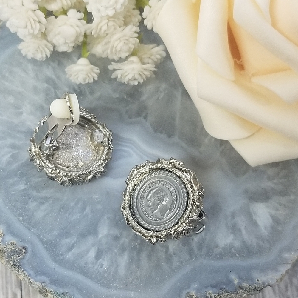Vintage Fashion Earrings - Picture 8 of 10